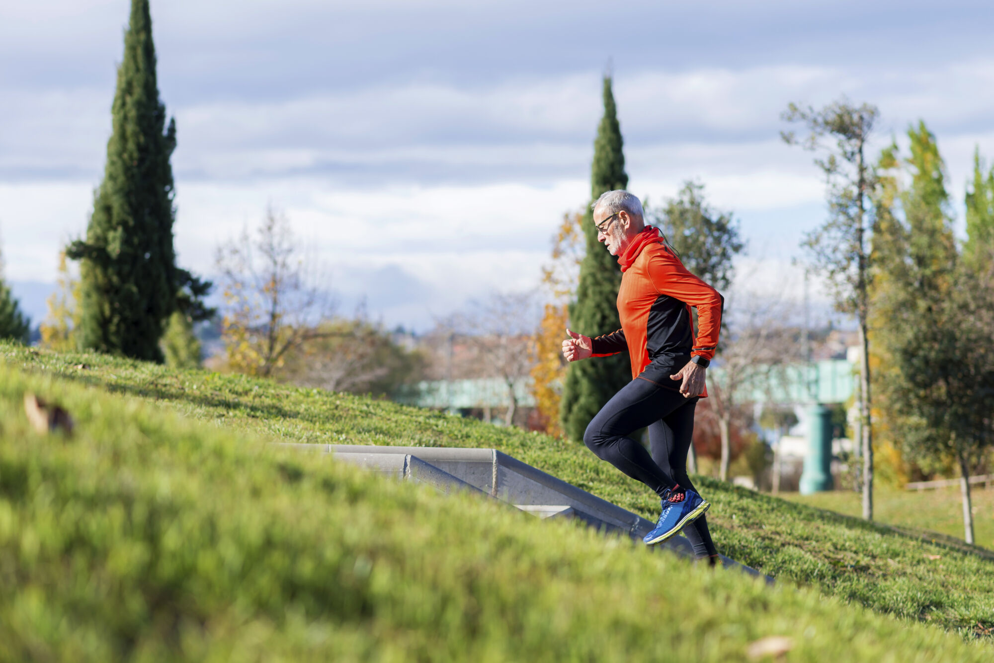 New study finds exercise, cognitive training combo boosts mental sharpness in seniors