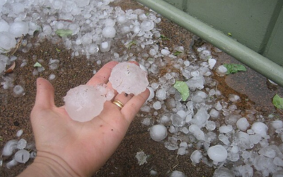 Researchers chase storms, study fist-sized stones in Alberta’s ‘Hailstorm Alley’ | Global News